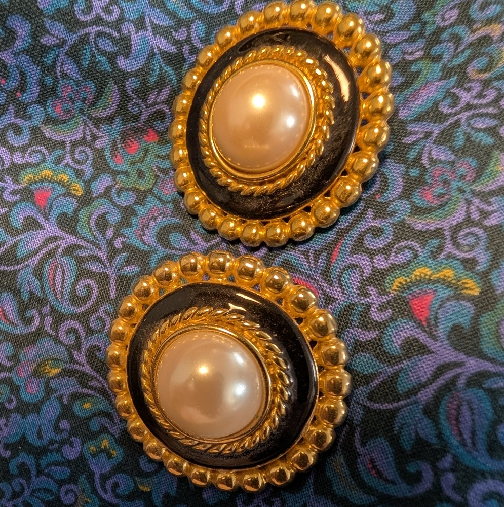 Elegant Gold and Black Pearl Earrings